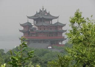 望湖楼醉书苏轼黑云翻墨未遮山,白雨跳珠乱入船.