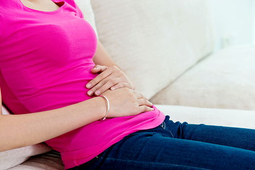 来月经时肚子胀是怎么回事(经期下身憋胀痛像堵着蜜芽视频观看网站
样)
