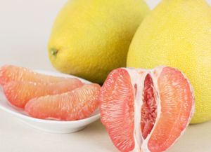 解锁选柚子的秘诀：尖头、四步法，轻松挑出皮薄肉嫩的佳果