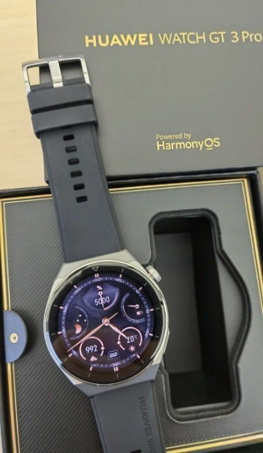 白色款颜值逆天 华为Watch GT 3 Pro真机曝光 Harmony OS加持 