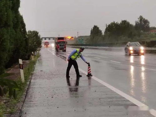 因连续降雨,运城一高速进行交通管制