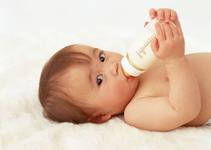 吃奶？怎样引导宝宝正确吸奶