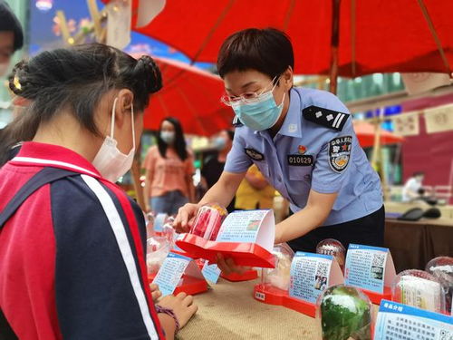 醉美 夜郑州 民警也来摆摊了 快来看看他们 卖 什么 