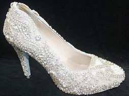组图 慈善拍卖定制 全球最昂贵的钻石高跟鞋