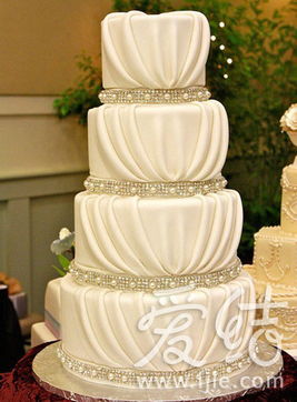与婚纱一样美丽的婚礼蛋糕 