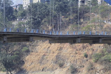 四川攀枝花金沙江大桥吊杆断裂桥面塌陷 