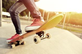 想玩好滑板,选对滑板鞋才能做出炫酷技巧 你会吗 