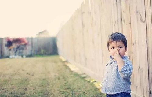 男孩频繁挖鼻孔,竟致细菌性脑膜炎 孩子鼻腔真的越干净越好吗