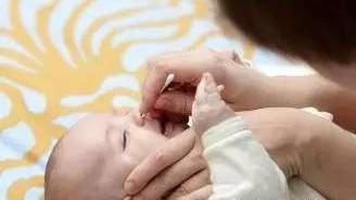 新生儿鼻子里有鼻屎怎么清理 千万不得用手抠 