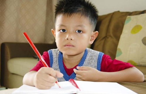 为啥孩子学写字第一次写错就改不过来 原来是 三个效应 惹的祸
