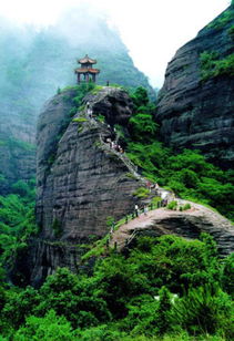 福建龙岩有一座形如莲花的天马山,闽西第一大寺莲山寺