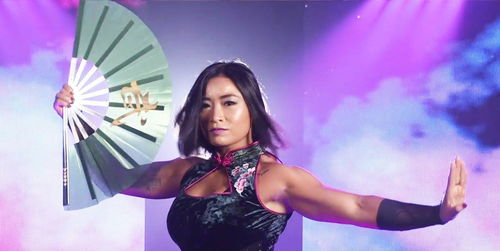 WWE中国女星李霞即将参加搏击赛事,疯人院长分享与妮妹日常生活