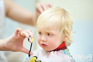 超实用的怎样给宝宝剪头发的技巧 宝宝剪头不再哭闹