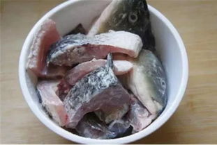 红烧鱼的家常做法,外焦里嫩鱼皮不破 