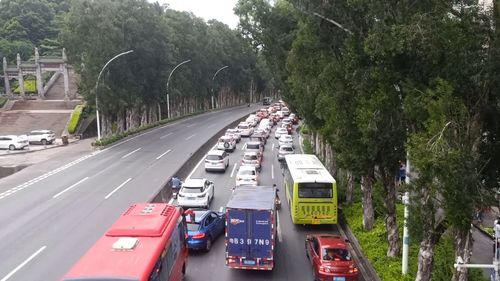 下班遇上堵车,明天报考飞机驾照 