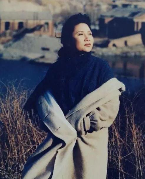 当年红遍90年代唱 青藏高原 的歌手李娜,剃度出家23年,如今过得怎样