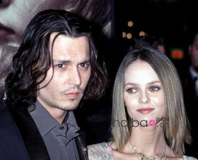 德普大叔陷入感情危机 约翰尼 德普 Johnny Depp 和凡妮莎 帕拉迪丝 Vanessa Paradis 相恋近14年,眼下两人的分手传言你觉得靠不靠谱 