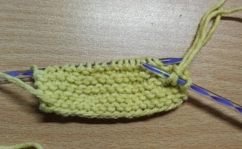 织毛衣时两个线团如何衔接 