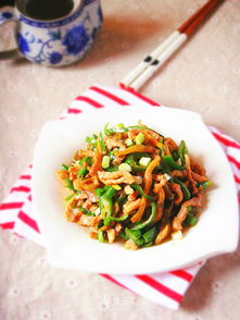 榨菜青椒肉丝大锅菜怎么做,青椒炒肉丝怎么做好吃呢？