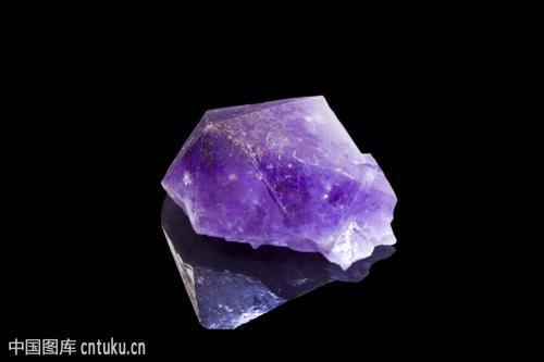 请问这是紫水晶还是紫萤石 