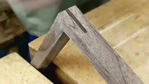 对于一名木工来说,只要是一根木材,就可以制作出一件物品 