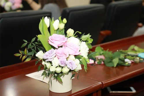 送你一朵小花,祝您女神节快乐 医院举行 三八妇女节 花艺活动