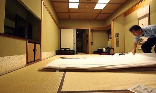 日本人睡地板是有原因的,他们并不是没有床