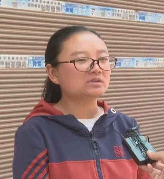 施美琴 抚养不属于自己的两个孩子成人,与丈夫共同扛起十口之家的重担