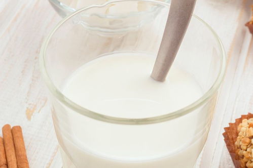 市场上的纯牛奶有食品添加剂吗 是什么 
