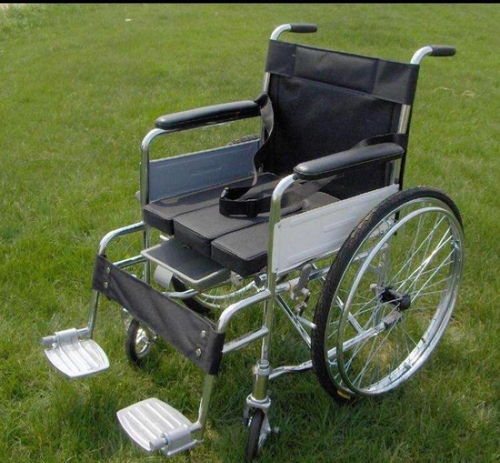 这款轮椅转向只需身体倾斜,还能实现 飙车 ,科技感拉满