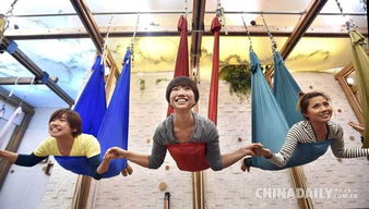 日本流行空中瑜伽 练习者借助吊床如蝙蝠倒挂 五 