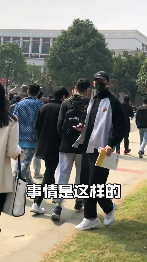 同学想看白色西服的女生长啥样,让朋友打配合,结果却被无情出卖 