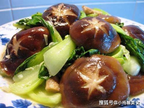 这道菜香菇和它搭配,鲜嫩爽口,常吃清理肠胃,想减肥要多吃 油菜 口感 清水 