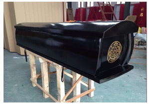 老人下葬后，棺材被做手脚