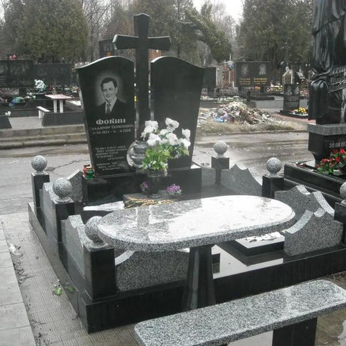 俄罗斯人的墓碑就像8090后的QQ空间