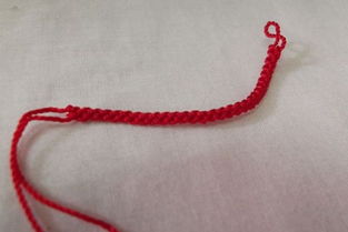 女的本命年红绳戴哪只手 红绳的寓意是什么