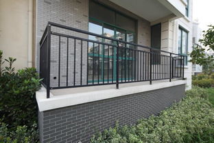 家庭住宅的安全问题安装建筑护栏选择锌钢阳台栏杆