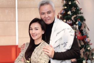 60岁林瑞阳高调亲吻老婆脸颊,张庭一脸嫌弃拒绝,林瑞阳一脸坏笑