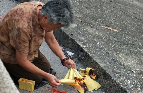 农村俗语, 烧的纸多, 惹的鬼多 , 农民为何执迷坟前烧纸呢