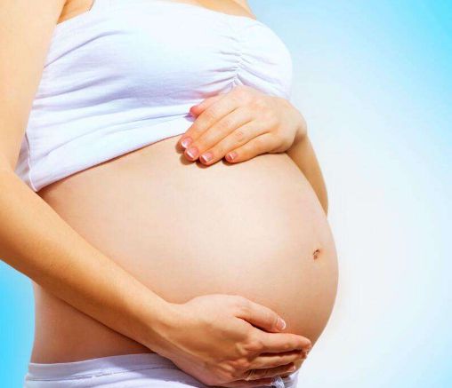 孕妇产前想大便,医生见这种情况后采取紧急措施,避免悲剧的发生