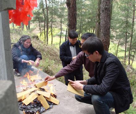 农村俗语 女婿不睡娘家床,清明不上丈人坟 ,这是什么意思