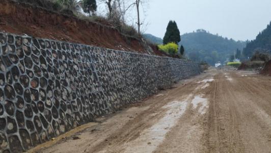 山区高速公路沿河路肩挡土墙的质量控制