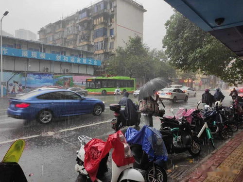 暴雨来袭 南宁多路段堵车,还有一波强降雨将至,上下班路上注意安全