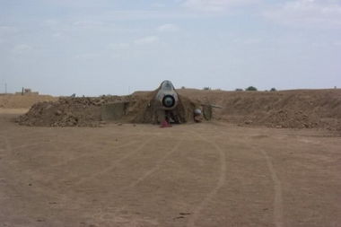 被萨达姆埋进沙堆的伊拉克空军 