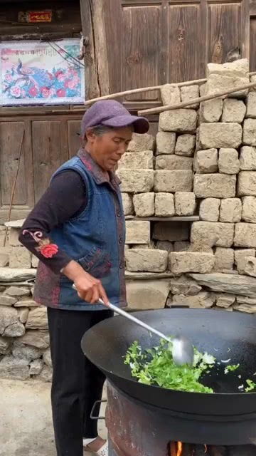 烧柴打烂锅,今天没饭吃了 