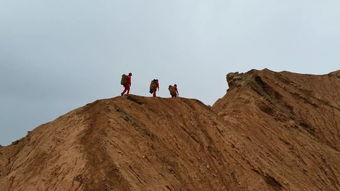 住在悬崖顶上的男人