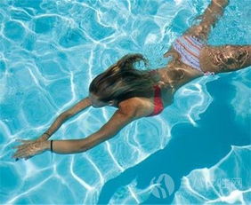 游泳和跑步哪个减肥效果好 游泳减肥的好处有哪些 