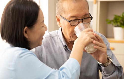 腊月到了,提醒老人 少吃豆腐和梨,多吃4样,补心养阳平安过冬