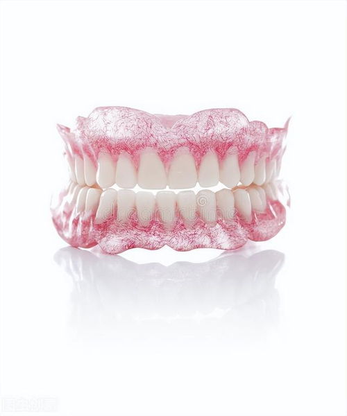 挂钩假牙和隐形假牙,哪种对牙齿的伤害更大 老牙医给出答案
