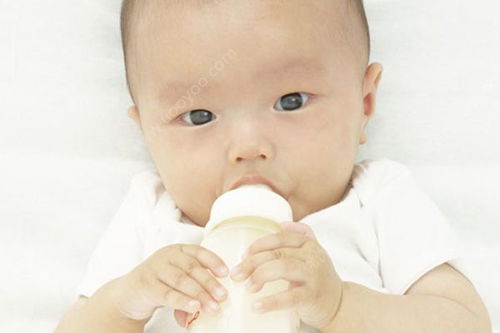 婴儿喂奶后打嗝(婴儿吃奶后打嗝怎么办)